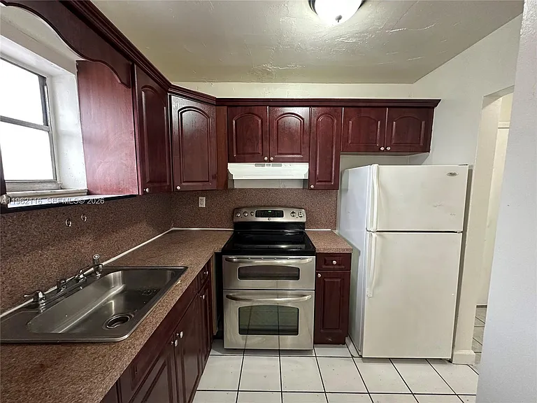 1008 NW 45th Ave #9 — Photo 5