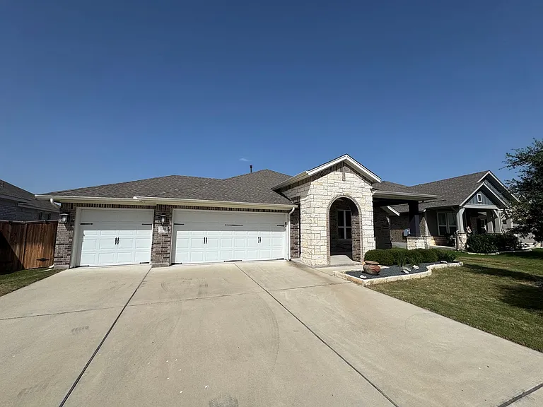 1136 Olympic Ln — Photo 1