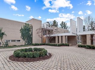 5755 Bloomfield Glens Rd, West Bloomfield, MI