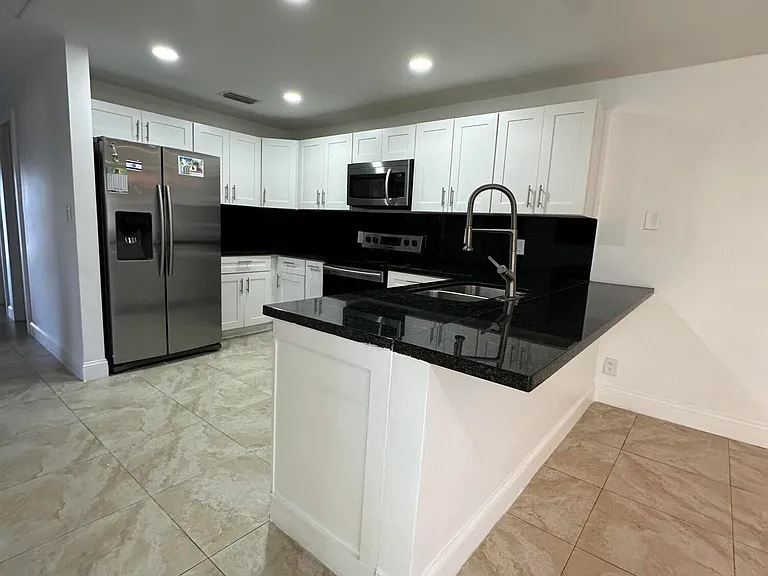 5605 SW 24th Ave — Photo 9