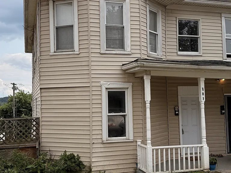 164 Maple St — Photo 1
