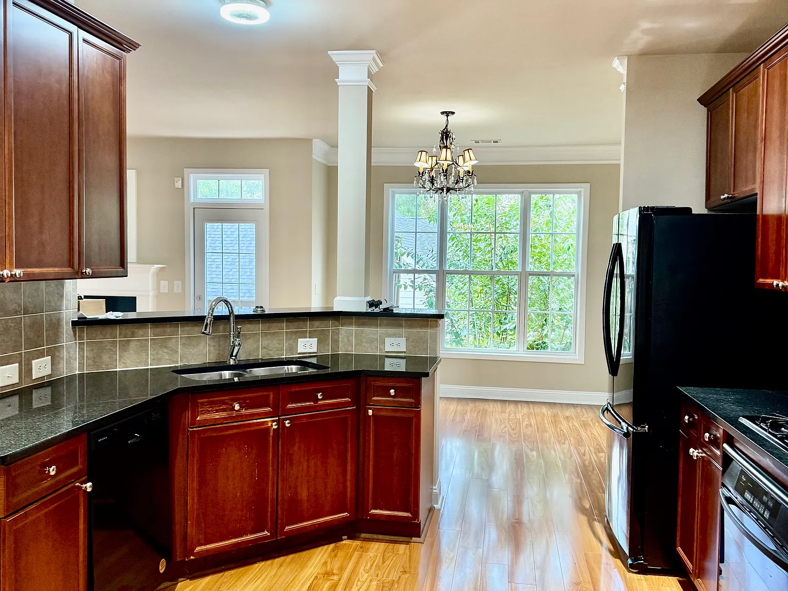4 bed, 3178 sqft, $2,500 — Photo 2