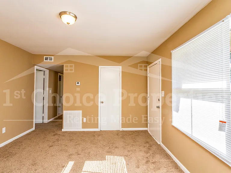 1332 Lake Ln NE — Photo 10