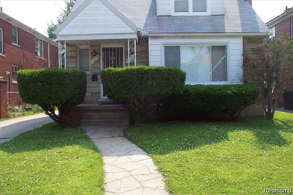 5209 Chatsworth St photo 1