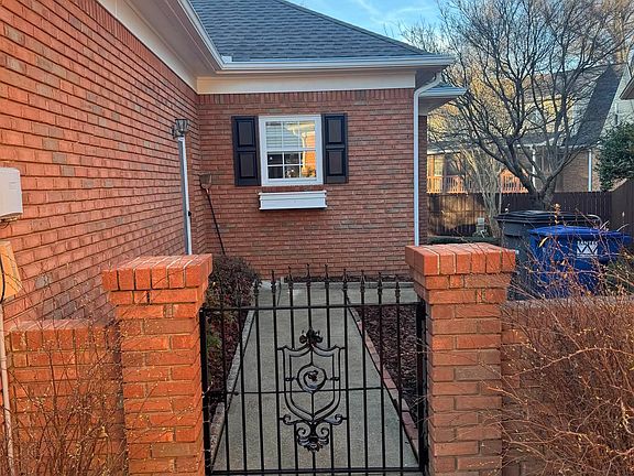 2nd image of 234 Calumet Pl