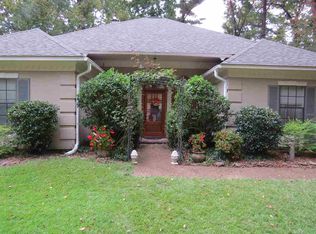 1502 Northlake Cir, Jackson, MS 39211