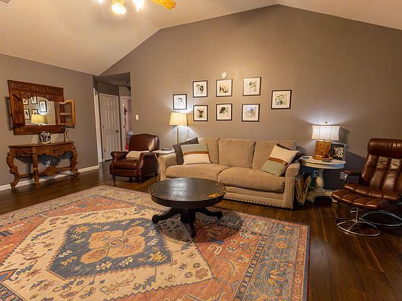 3rd image of 507 Countryside Dr