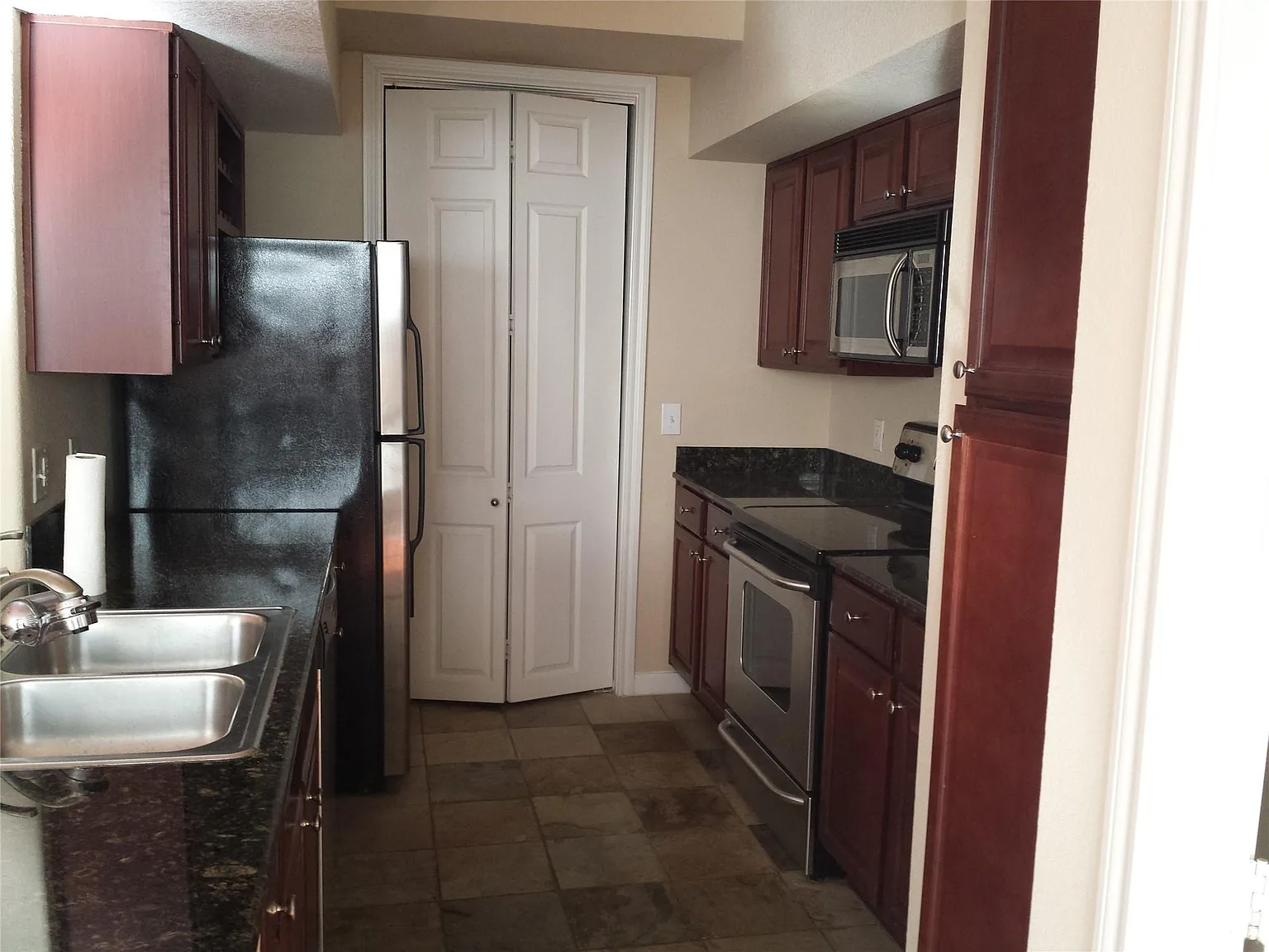 2 bed, 2.0 bath, 1310 sqft, $1,750 — Photo 2