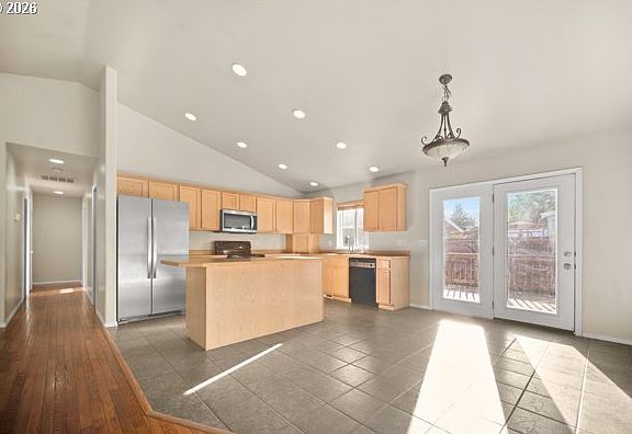 3rd image of 114 18th St