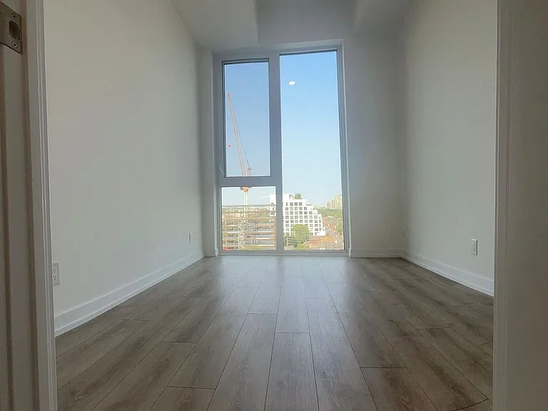 500 Dupont St #814 — Photo 14