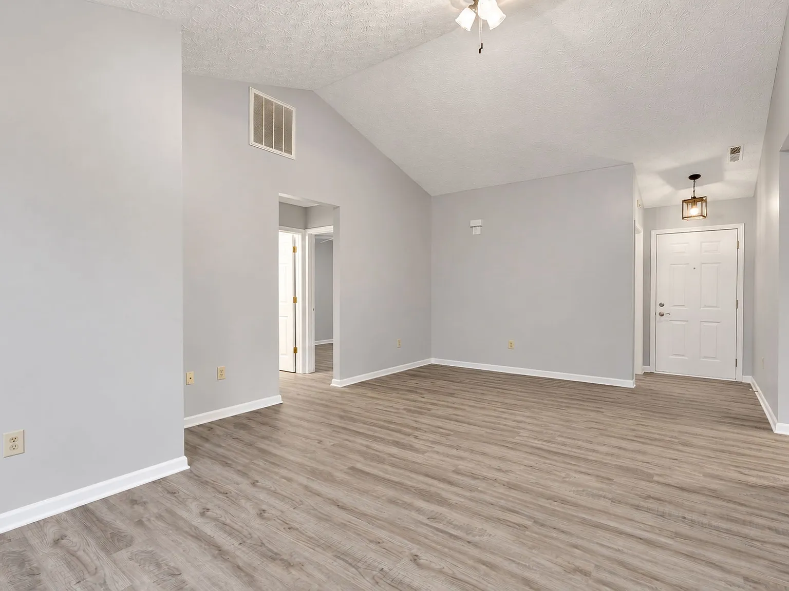 3 bed, 1350 sqft, $1,799 — Photo 3