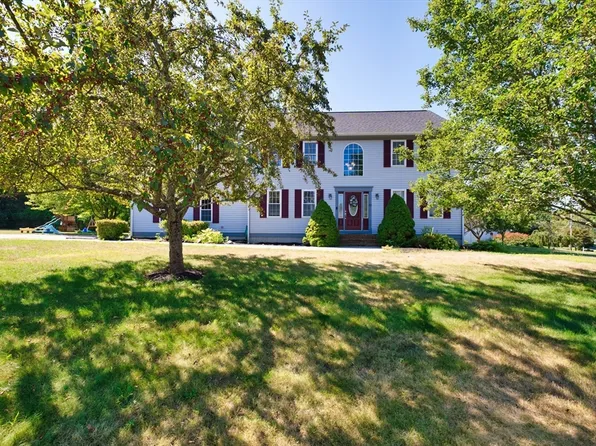 52 Pershing Ave, Acushnet, MA 02743