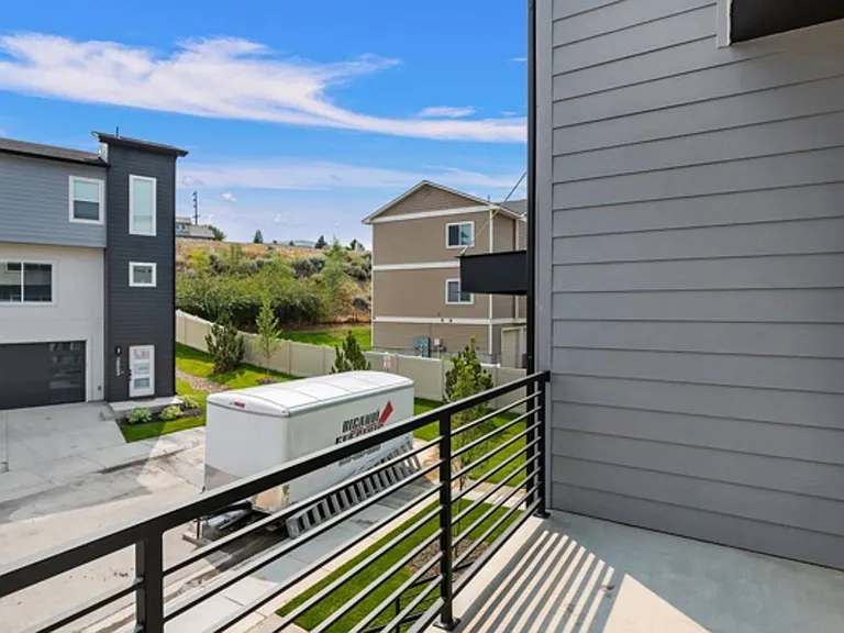 Bradbury Luxury Townhomes — Photo 40
