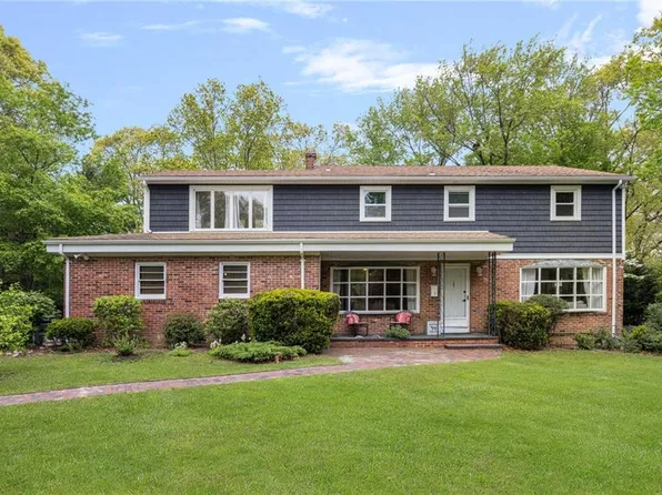 1 Gladridge Dr, East Greenwich, RI 02818
