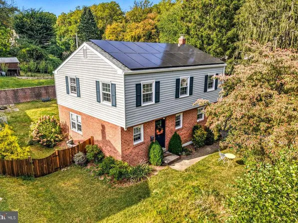 909 Glenroy Rd, Philadelphia, PA 19128