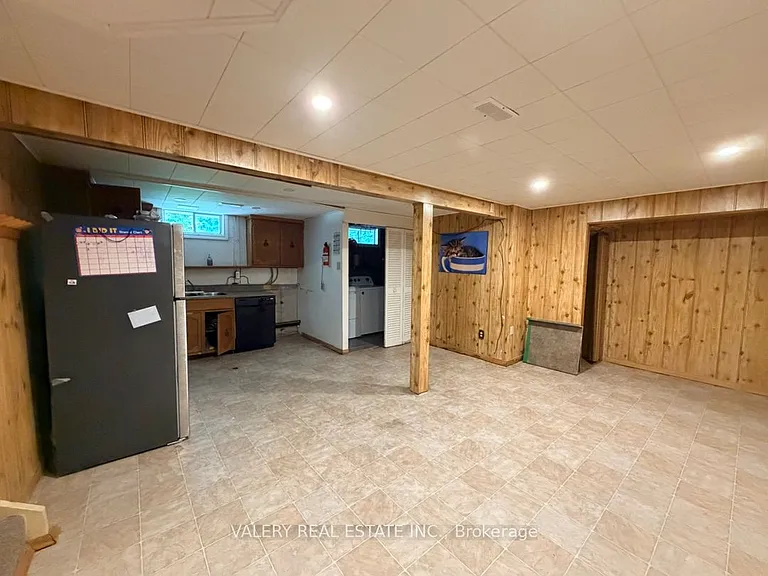 63 Paperbirch Cres #B — Photo 4