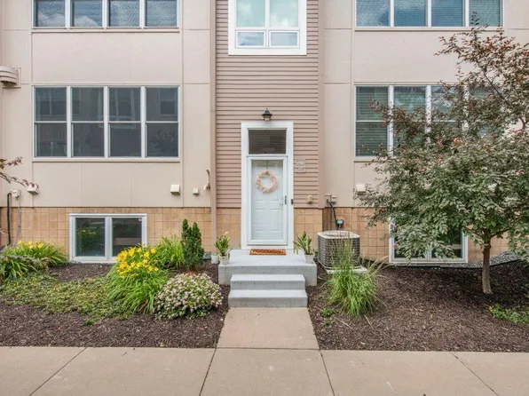 2342 River Pointe Cir, Minneapolis, MN 55411