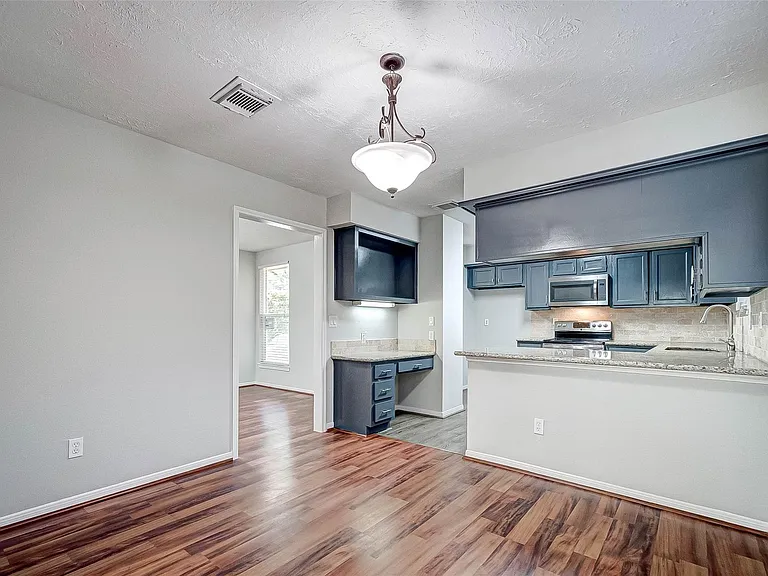 2723 Colony Dr — Photo 12