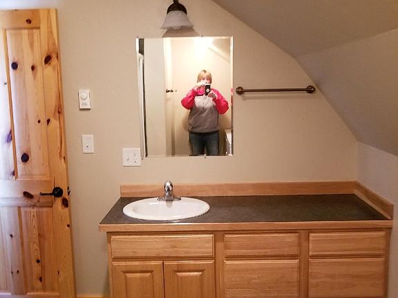 5th image of 220 Lake Dr