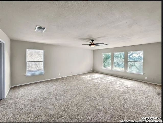 4 bed, 2.5 bath, 2576 sqft, $2,000 — Photo 2