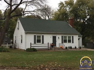 3916 SW Stratford Rd, Topeka, KS 66604