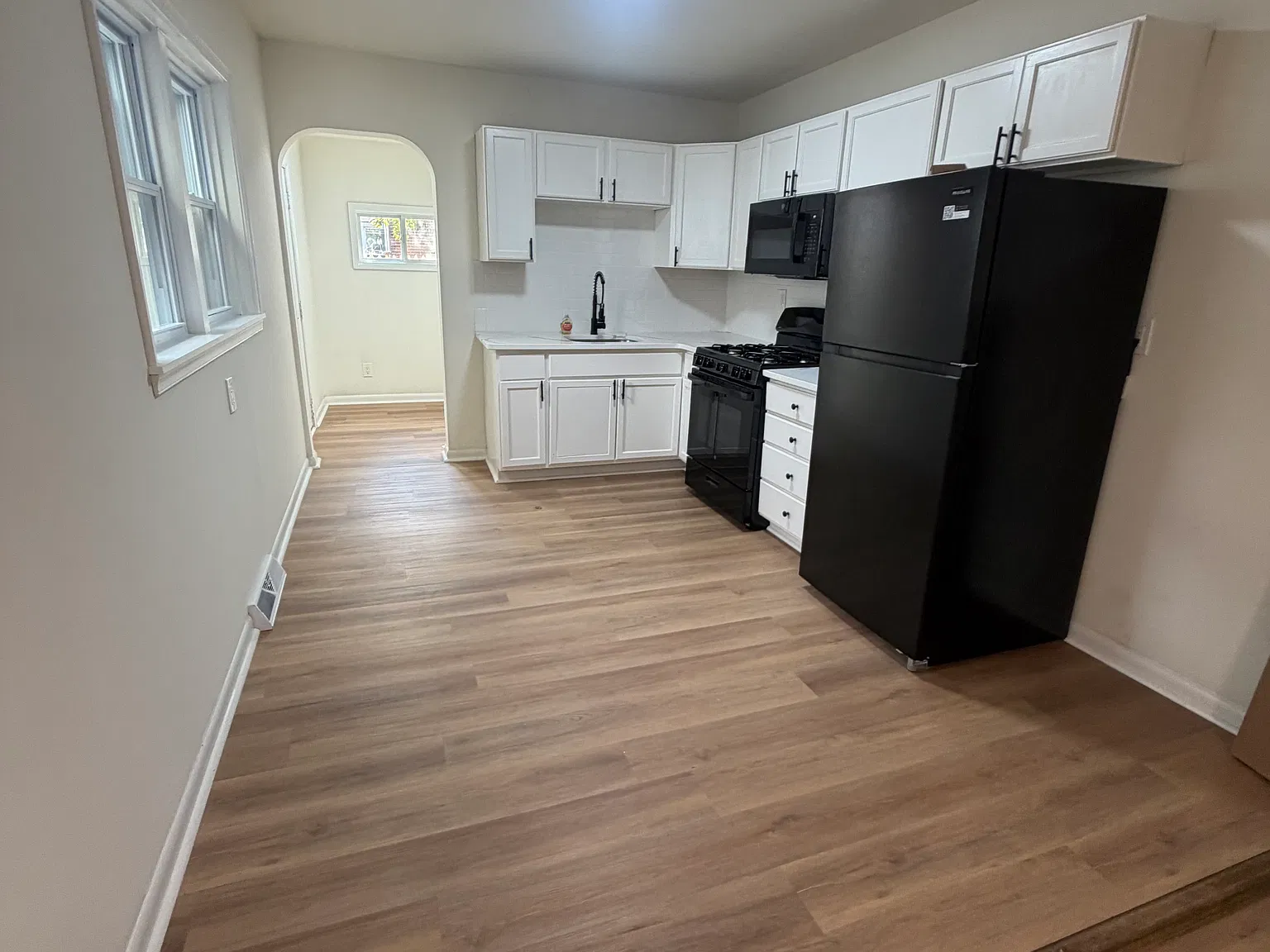3 bed, 775 sqft, $1,750 — Photo 3