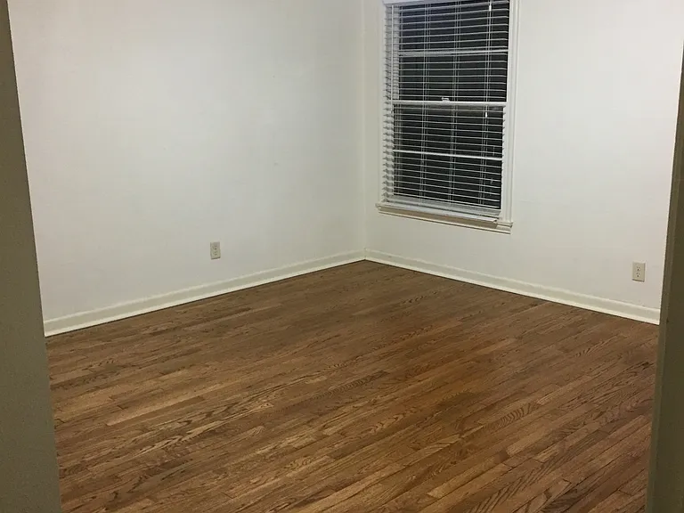 1013 James Pkwy — Photo 8