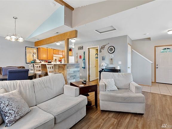 3rd image of 4323 149th St NE