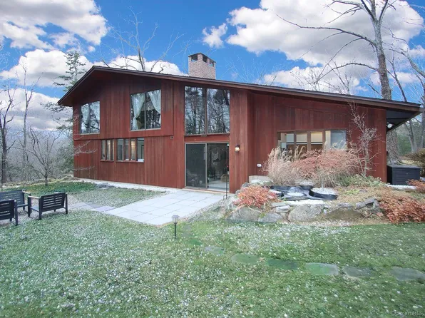 17 Holiday Point Road, Sherman, CT 06784