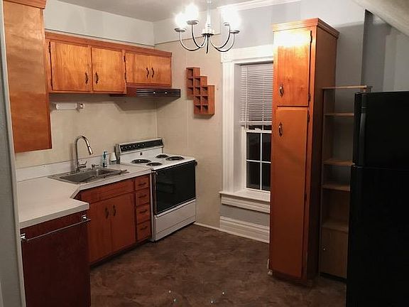 5th image of 917 W High St #B