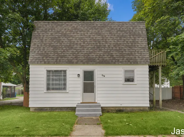 110 E Sycamore St, Wayland, MI 49348