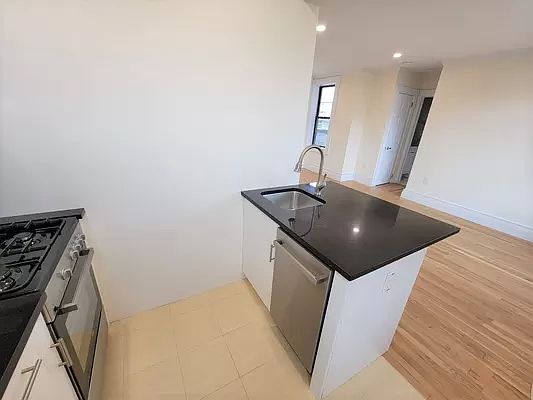 4th image of 47 Morton St APT 7C
