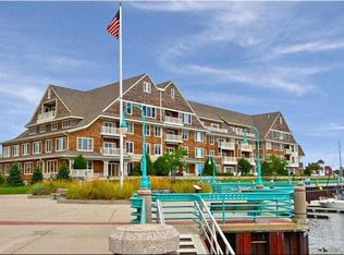 4 Gaslight Dr #107, Racine, WI 53403