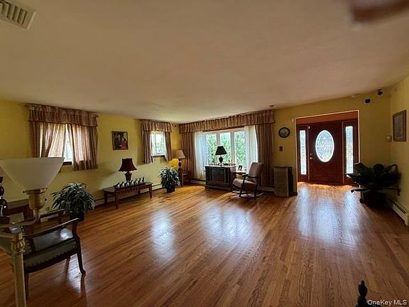 5th image of 59 FARMERS Avenue