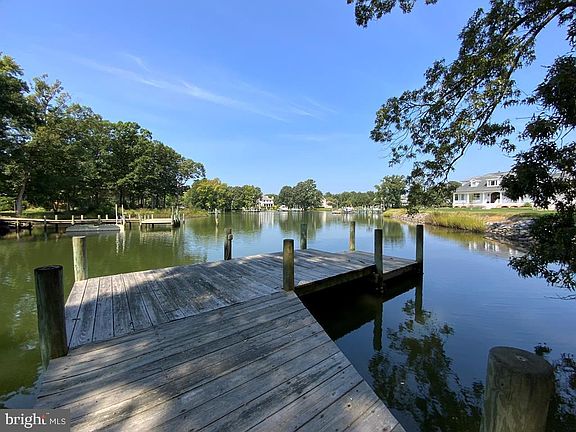 5th image of 143 Hidden Cove Dr