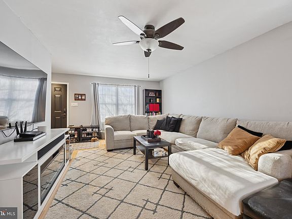 2nd image of 151 Saint Charles St