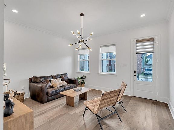 5th image of 2229 Peniston St