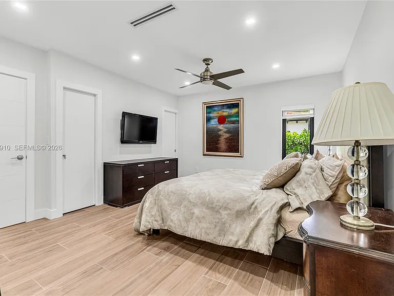 1015 Pizarro St — Photo 24