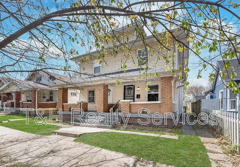 326 Jefferson Ave — Photo 3