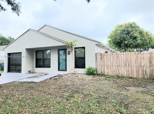 Cinnamon Place 1, Pembroke Pines, FL 33025