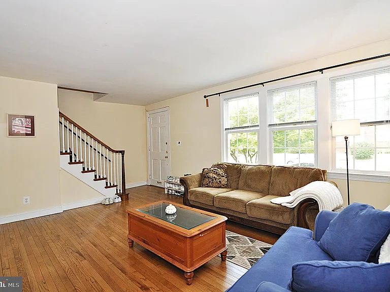 2124 N Troy St — Photo 4