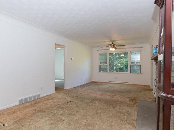 3rd image of 3839 Jennings Dr