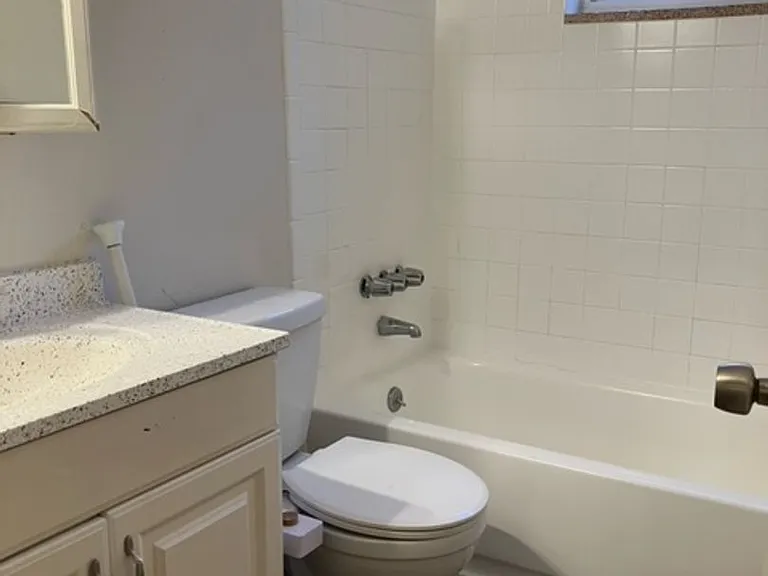 1455 N High St St Charles Apartments — Photo 20