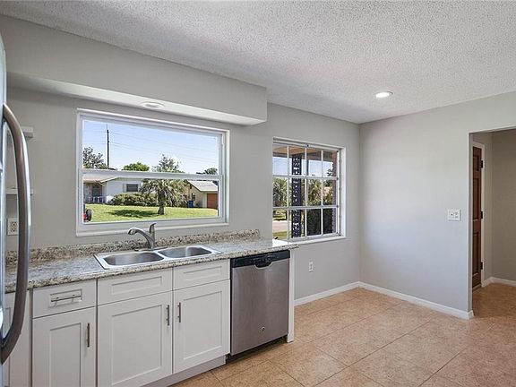 5th image of 740 Crestview Dr