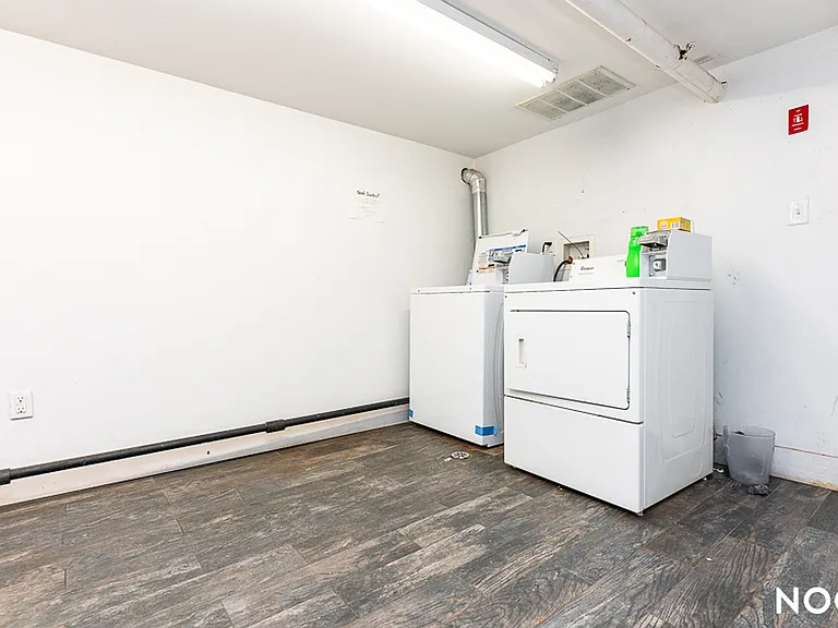 33 Montrose Ave #3T — Photo 17