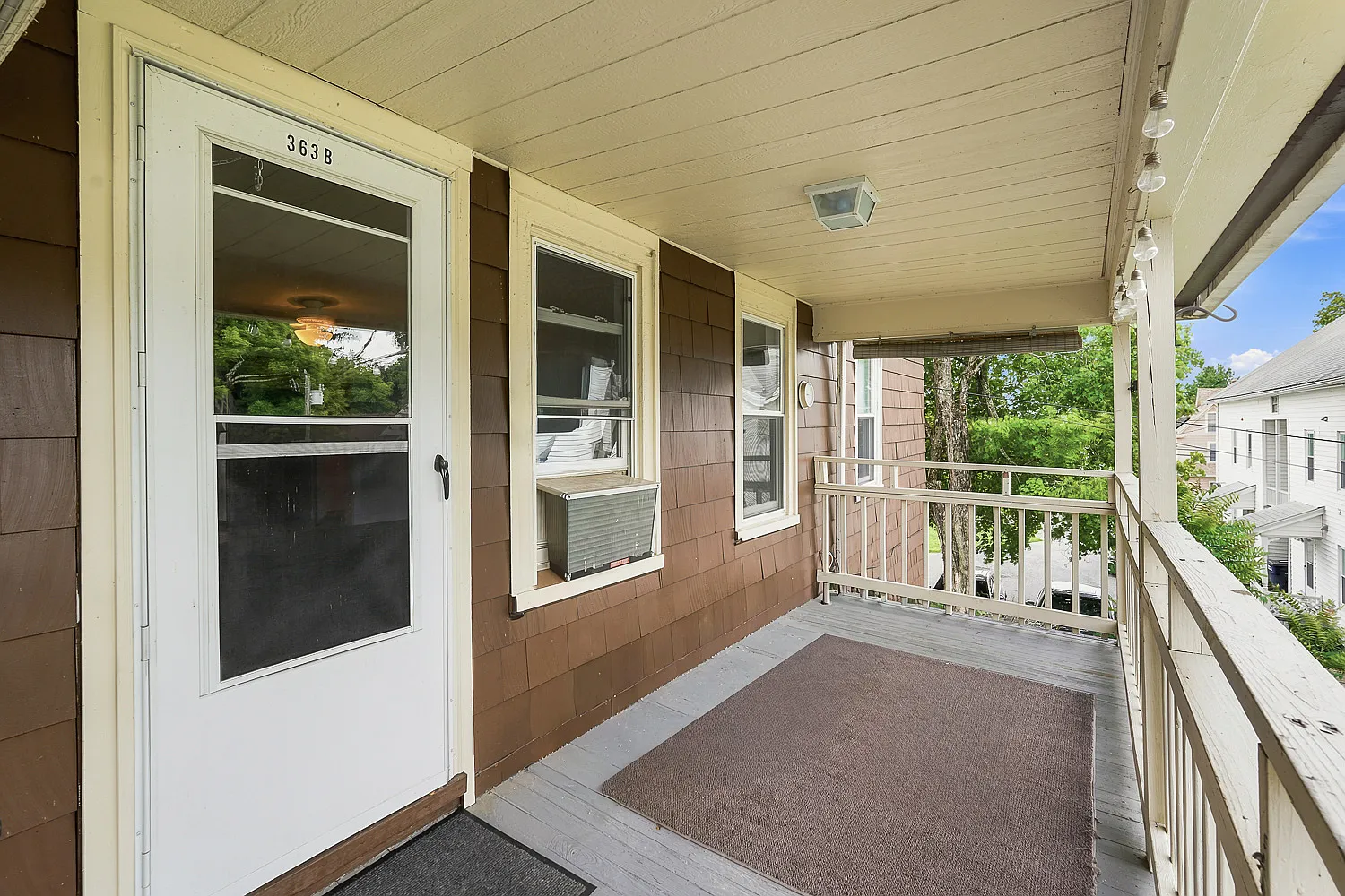 2 bed, 950 sqft, $1,550 — Photo 1