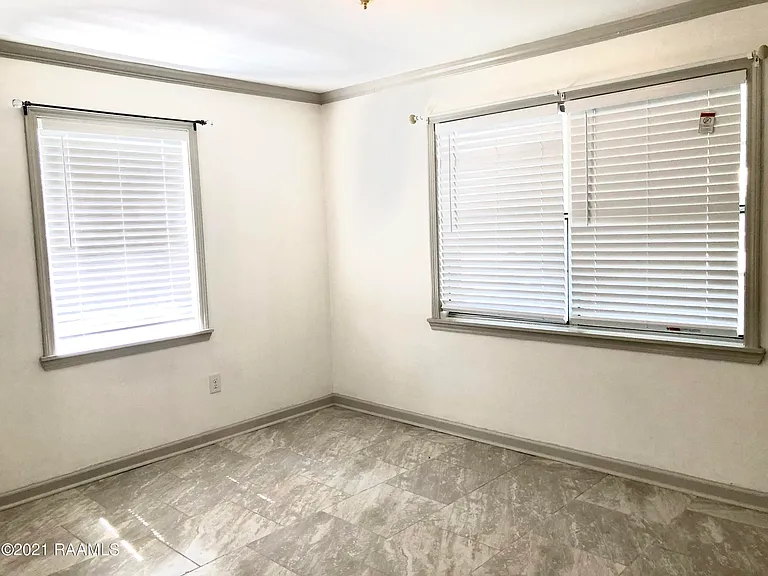 113 Charlene Dr — Photo 10