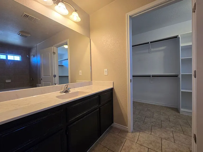 1101 Grace Point Dr #B — Photo 17