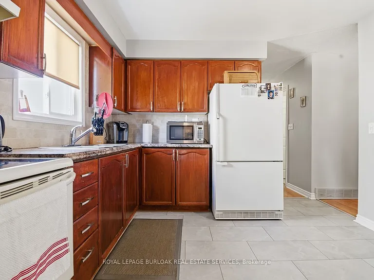 113 Commercial St #UPPER — Photo 12