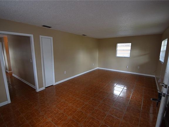 3rd image of 502 Whitehurst St